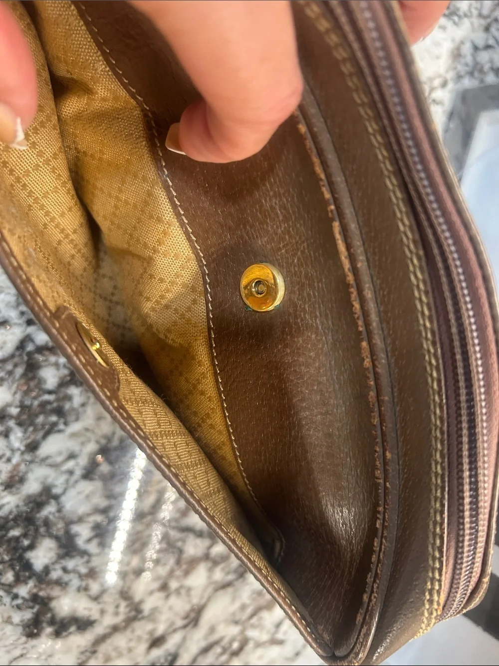 Gucci vtg Leather wristlet Case with Wrist Strap